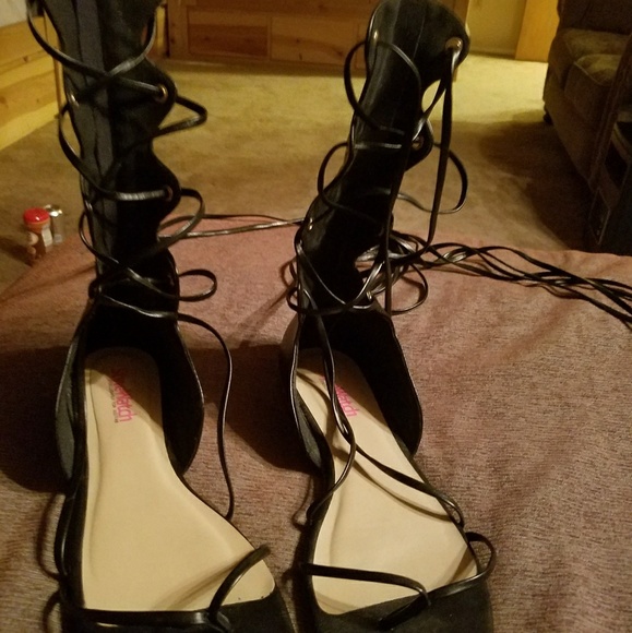 8.5 black gladiator lace up sandals - Picture 2 of 3